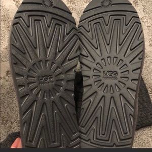 UGG Shoes - 🆕 UGG KNIT BOOTS Sz 8 New In Box Grey 🆕 UGG Shoes - 🆕 UGG KNIT BOOTS Sz 8 New In Box Grey 🆕